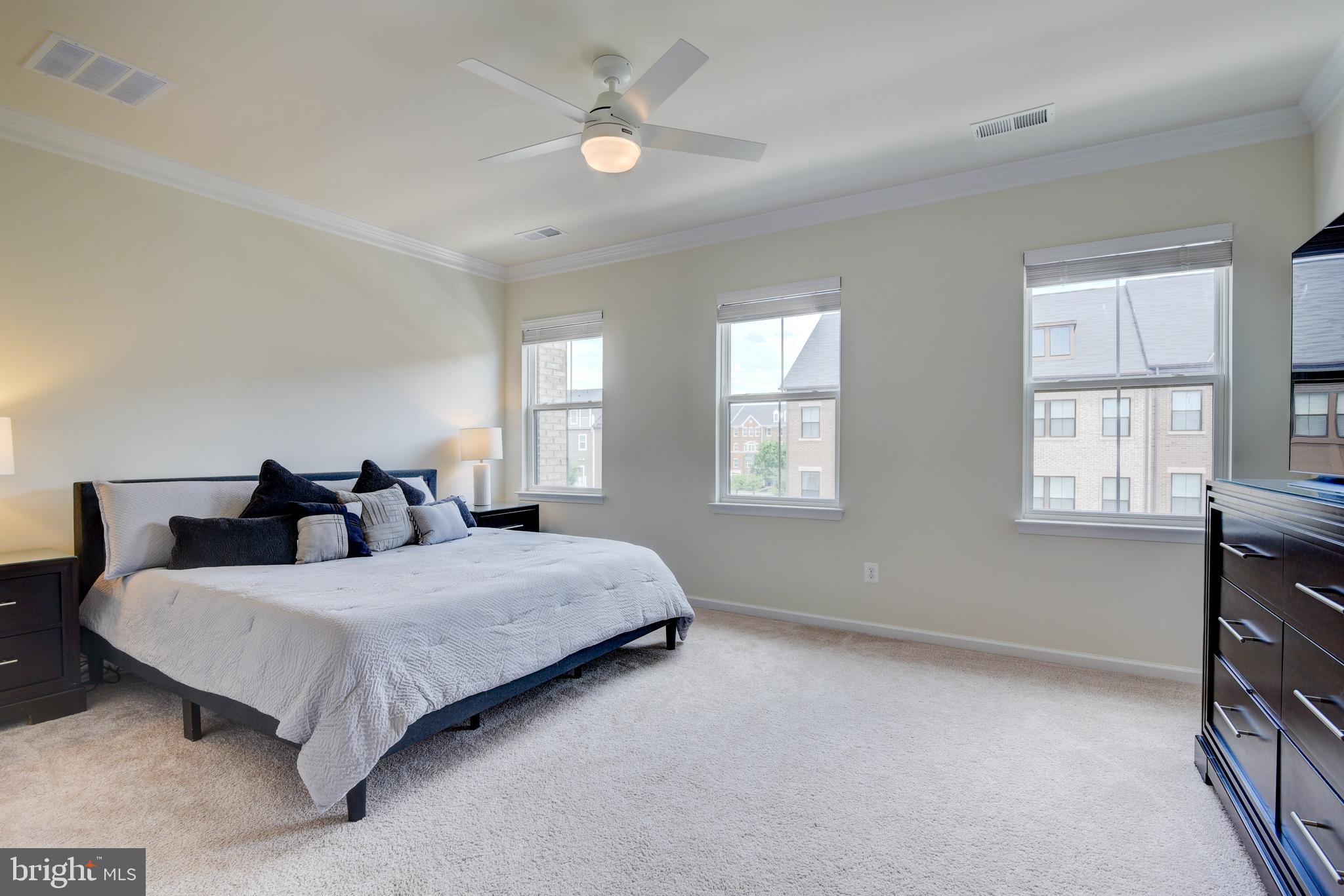 DISCOVERY SQUARE - Residential