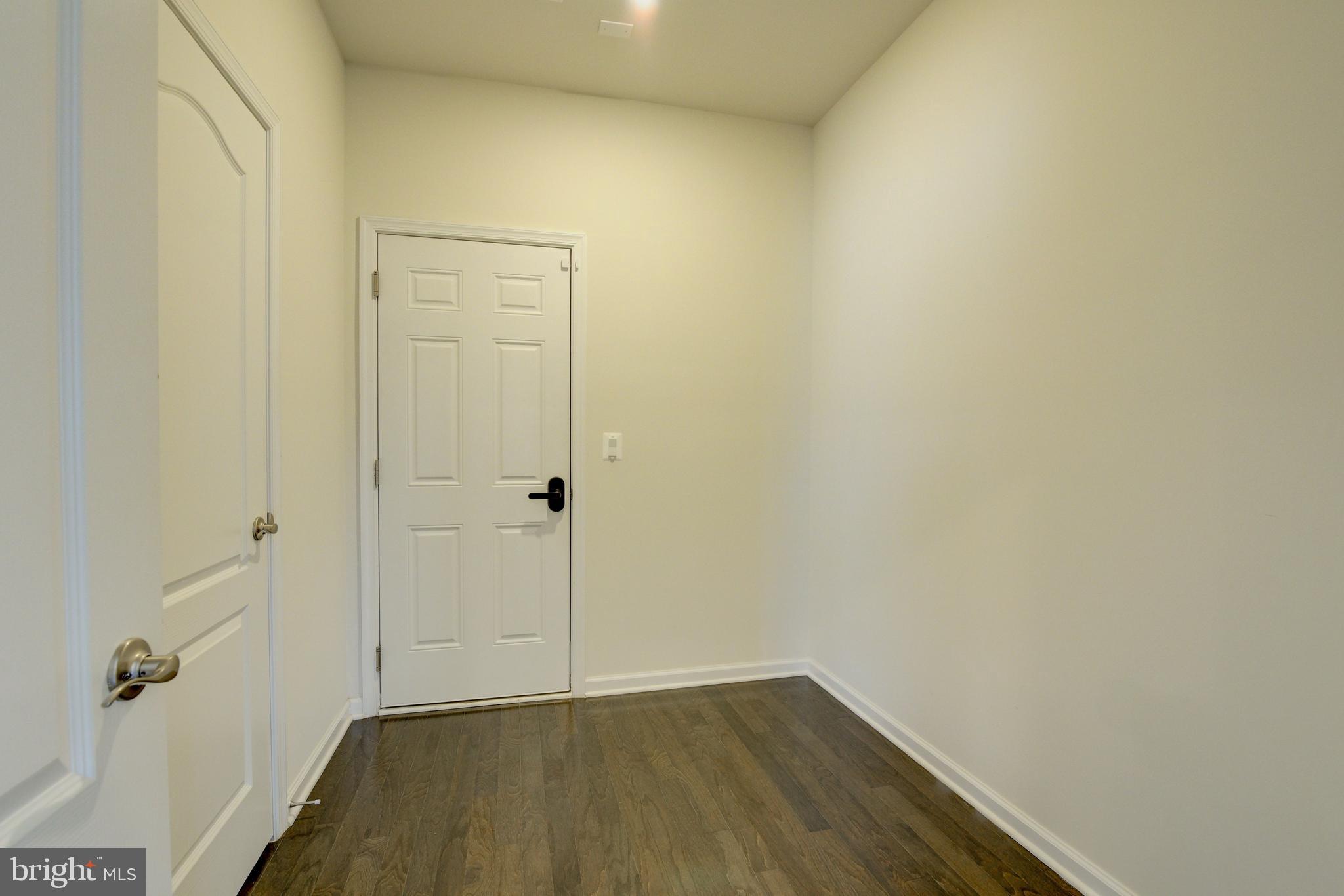 DISCOVERY SQUARE - Residential