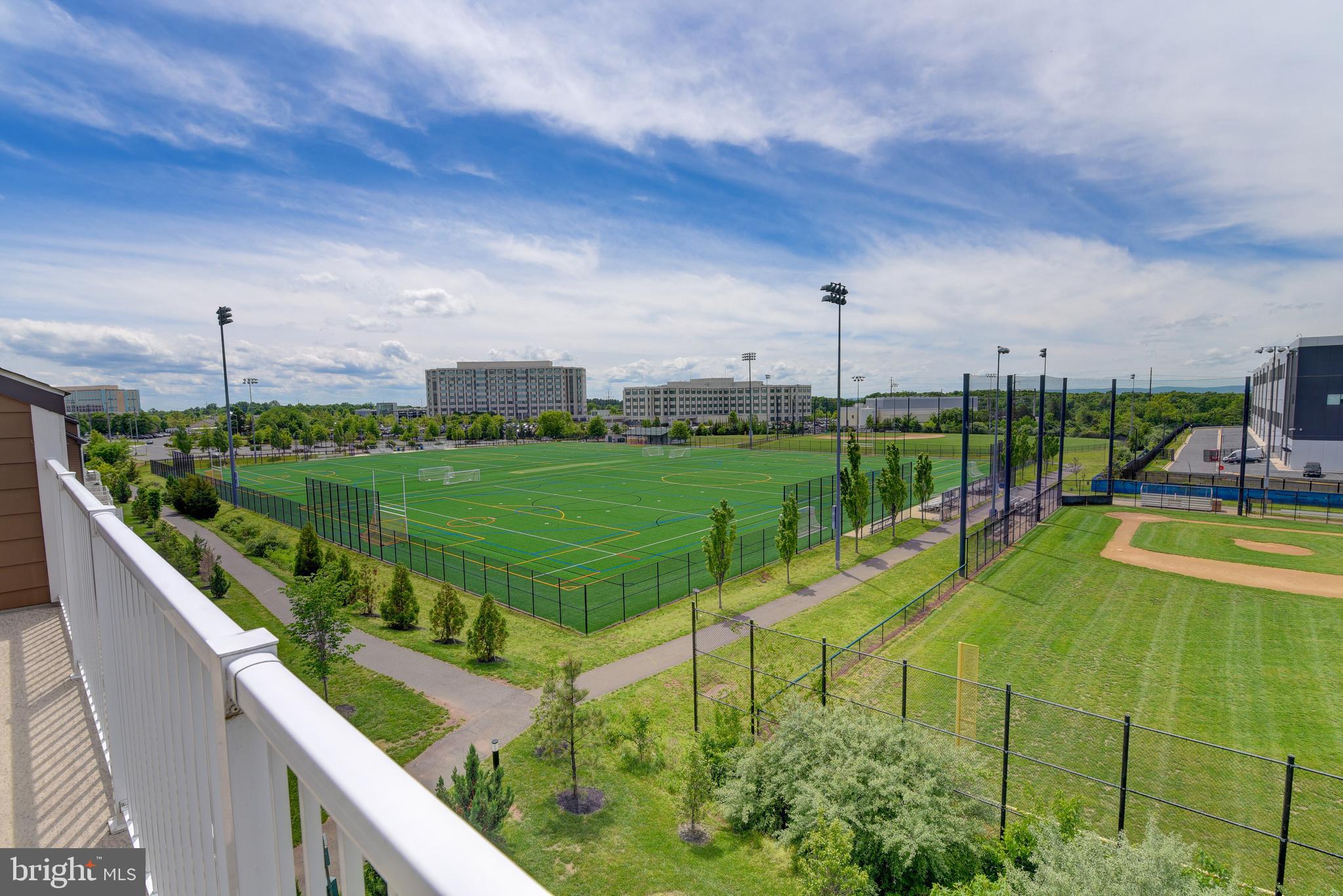 DISCOVERY SQUARE - Residential