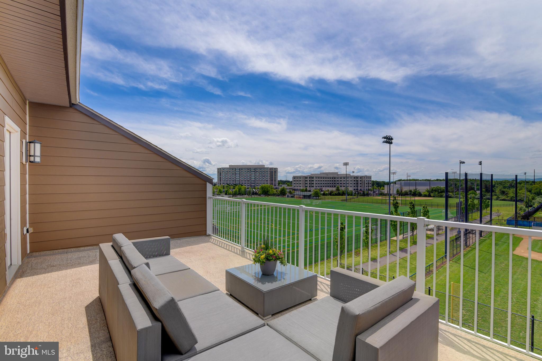 DISCOVERY SQUARE - Residential