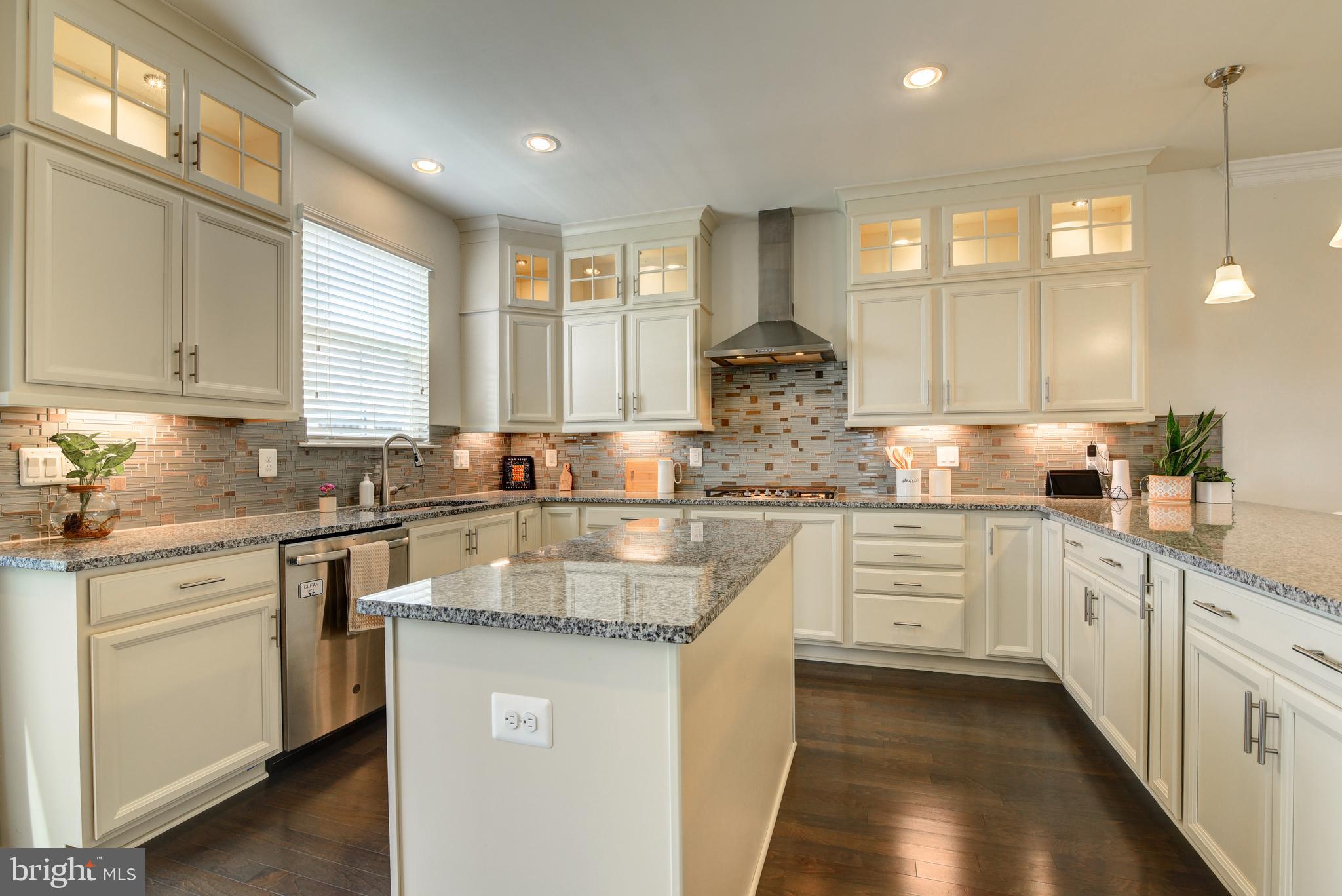 DISCOVERY SQUARE - Residential