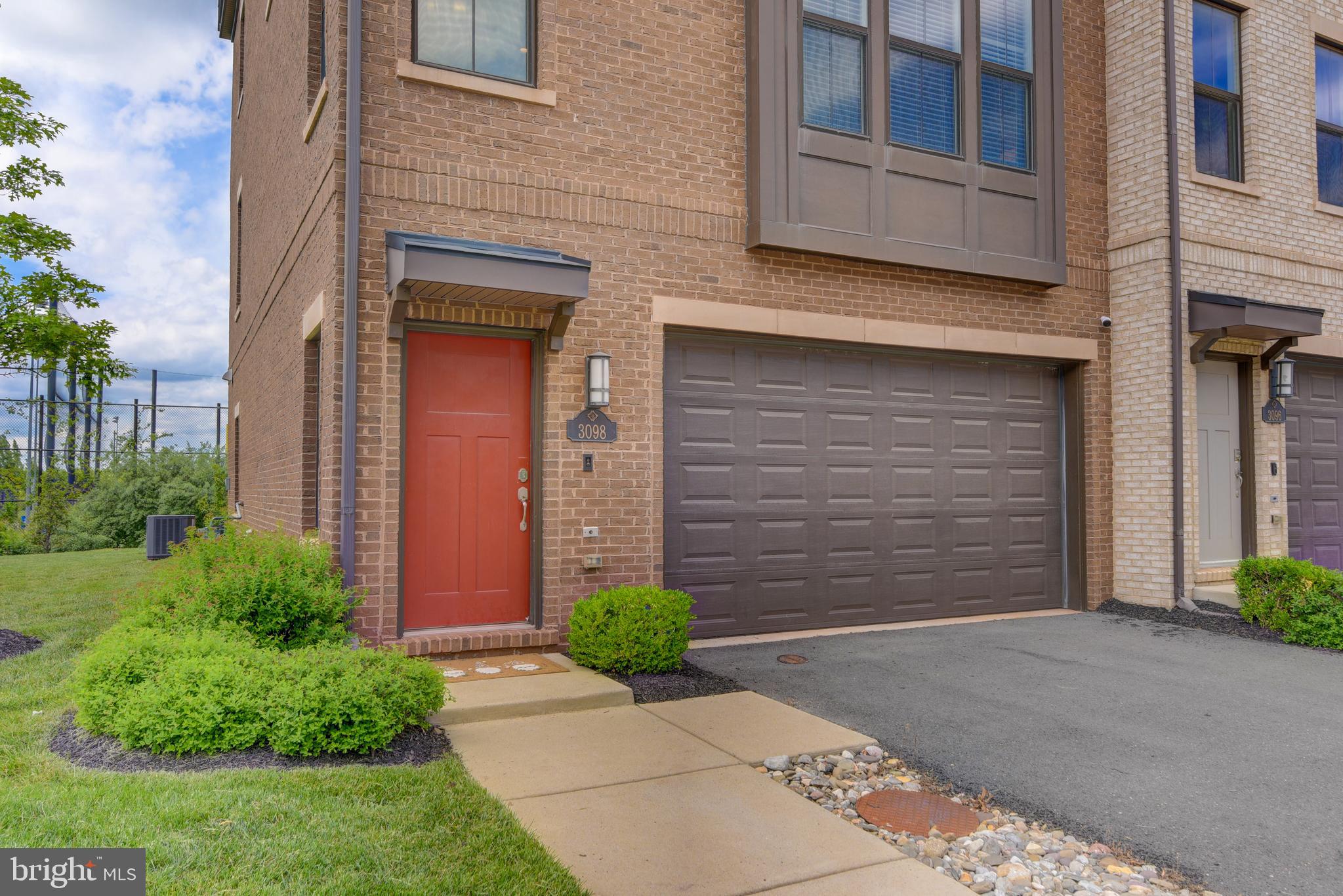 DISCOVERY SQUARE - Residential