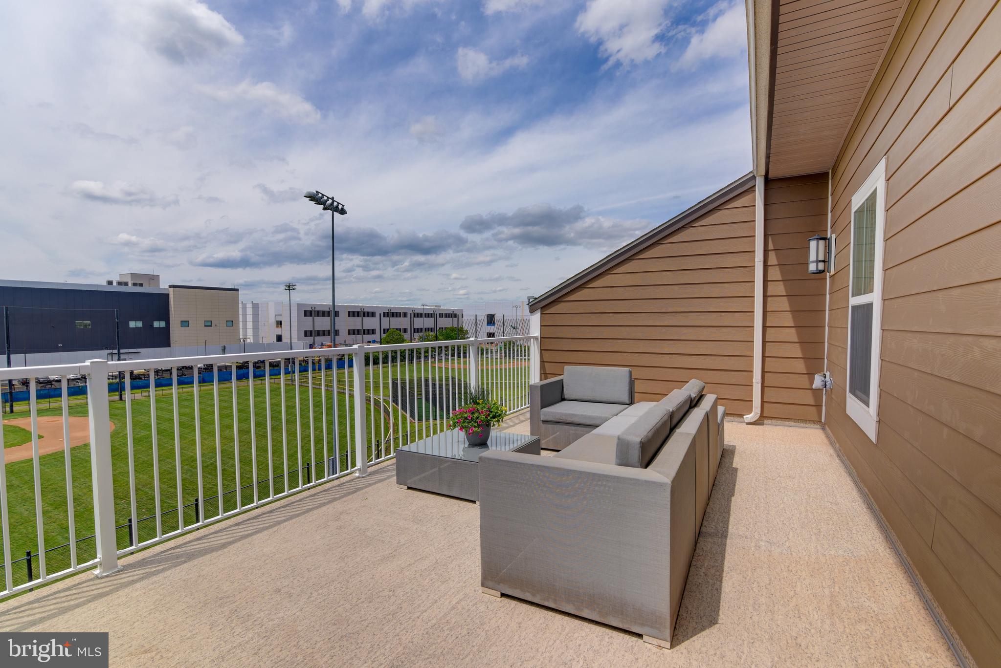 DISCOVERY SQUARE - Residential