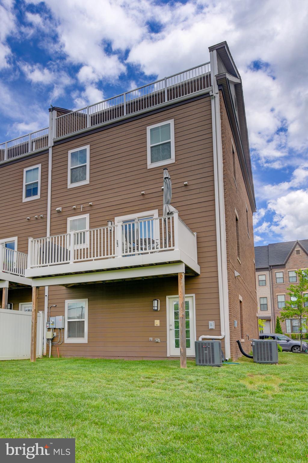 DISCOVERY SQUARE - Residential