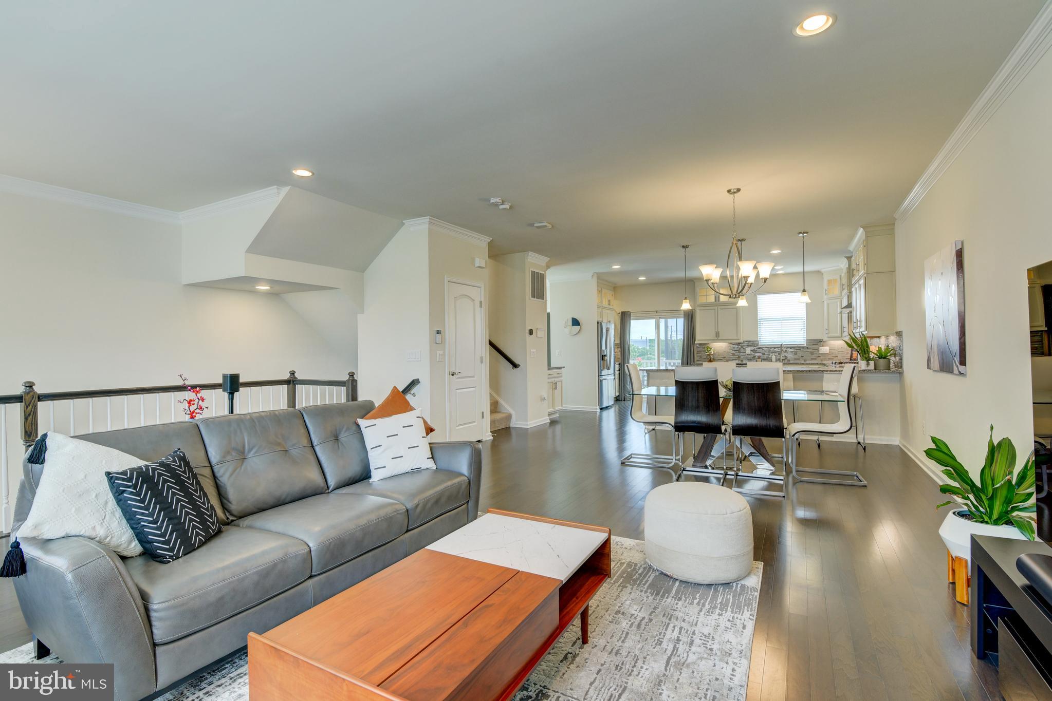 DISCOVERY SQUARE - Residential