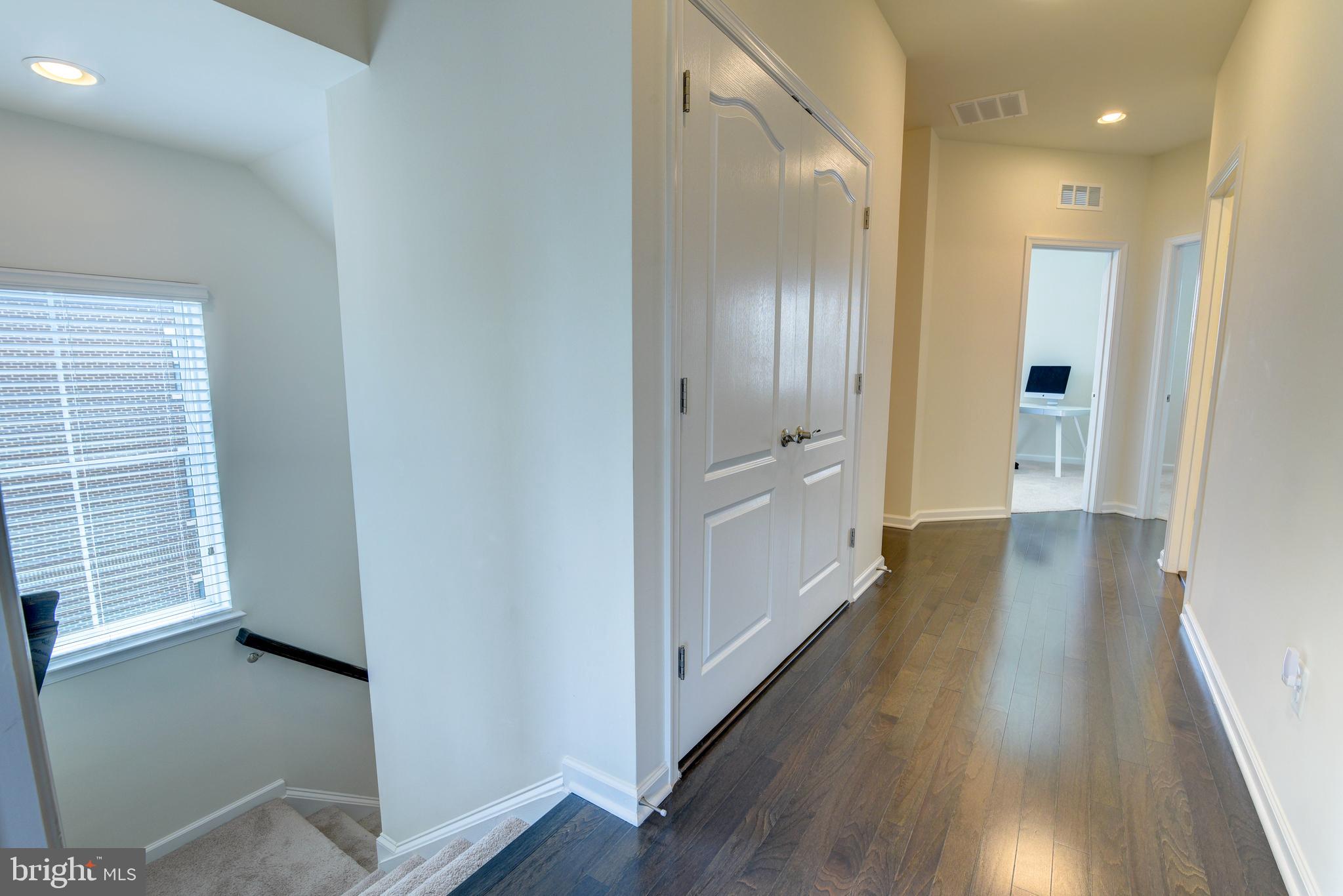 DISCOVERY SQUARE - Residential