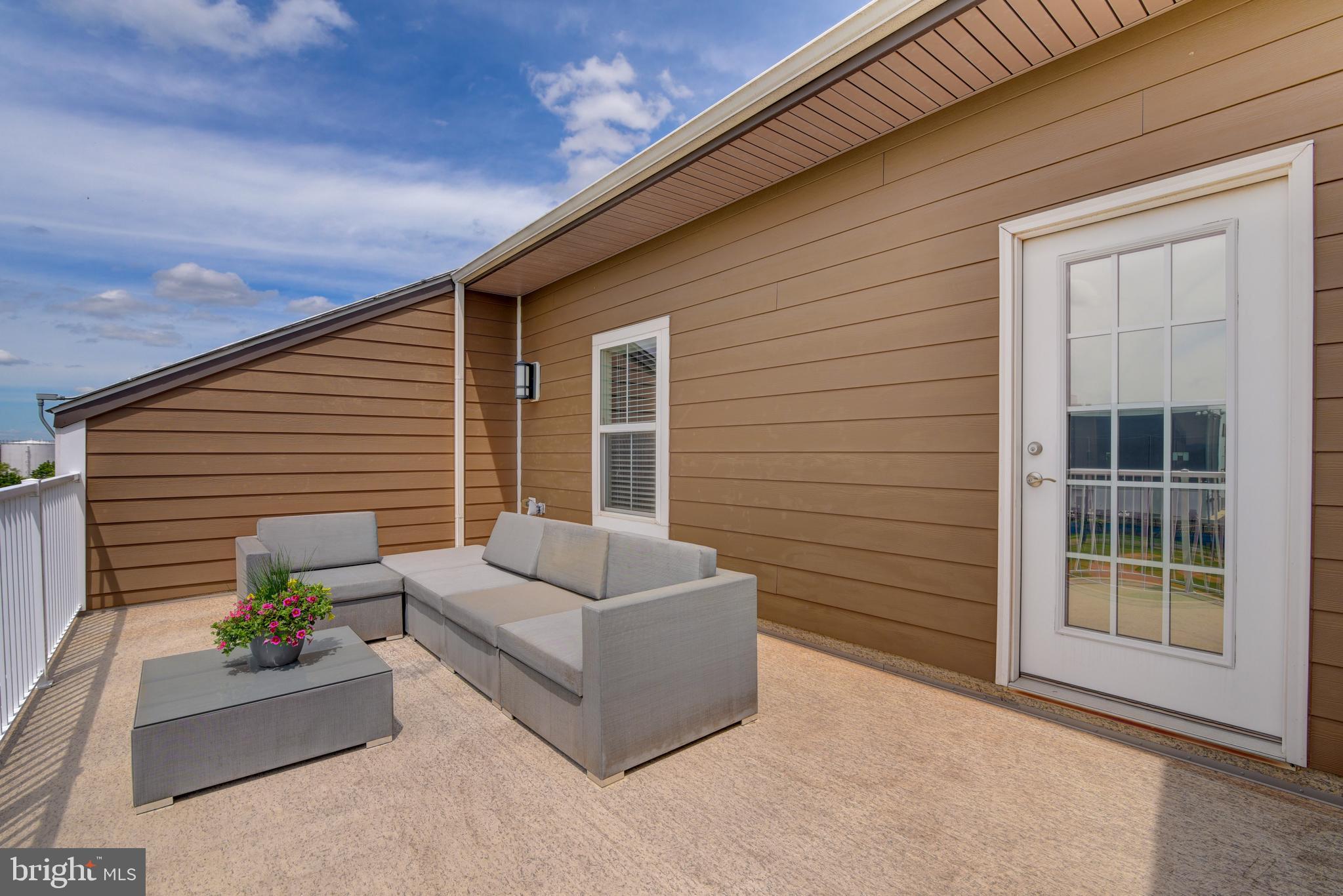 DISCOVERY SQUARE - Residential