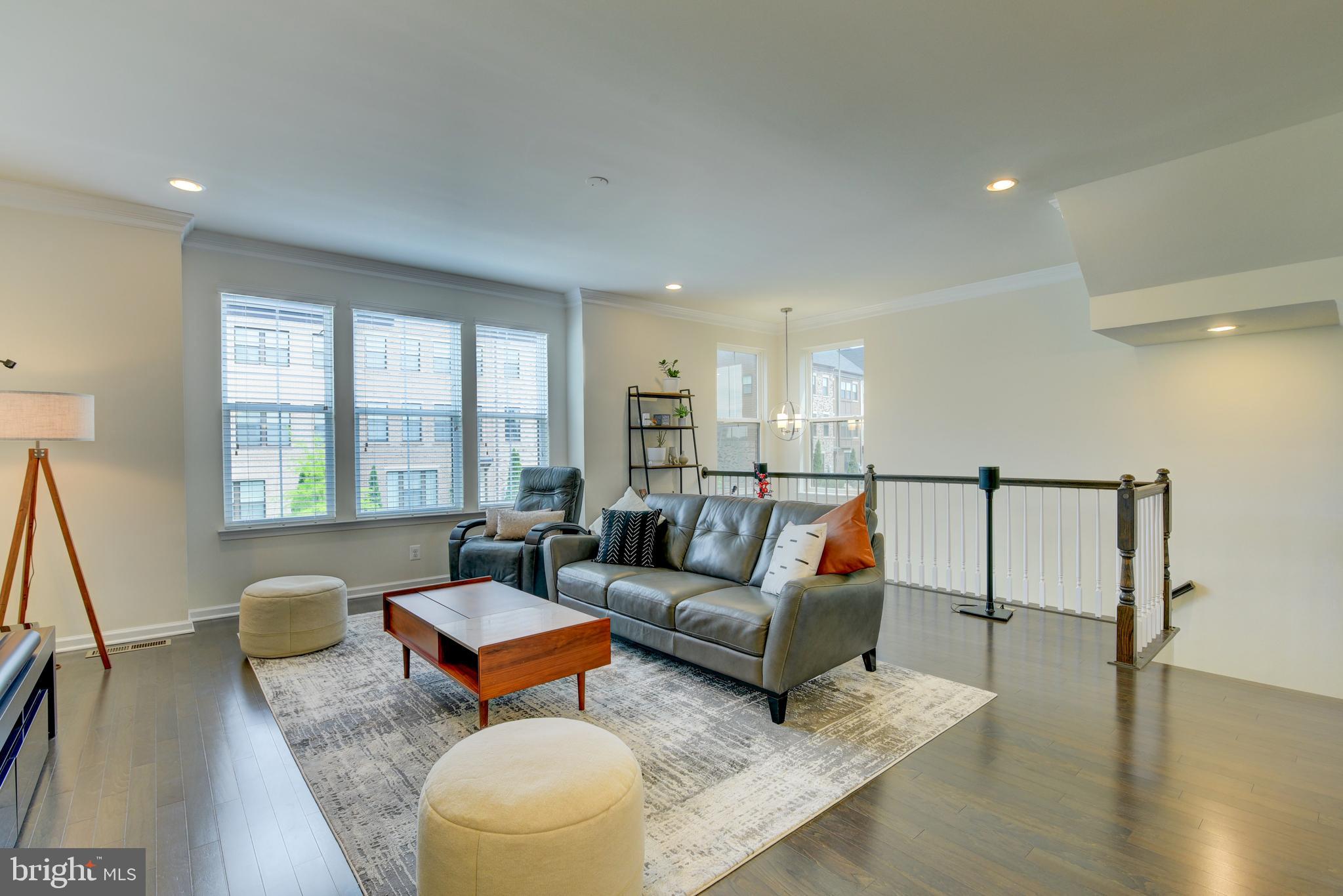 DISCOVERY SQUARE - Residential