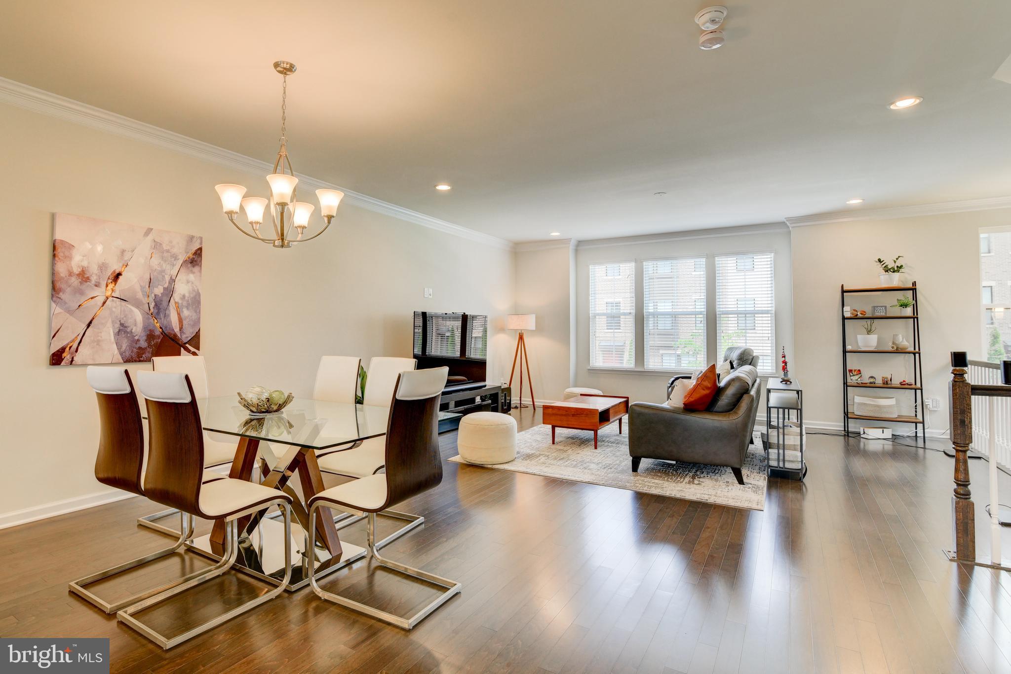 DISCOVERY SQUARE - Residential