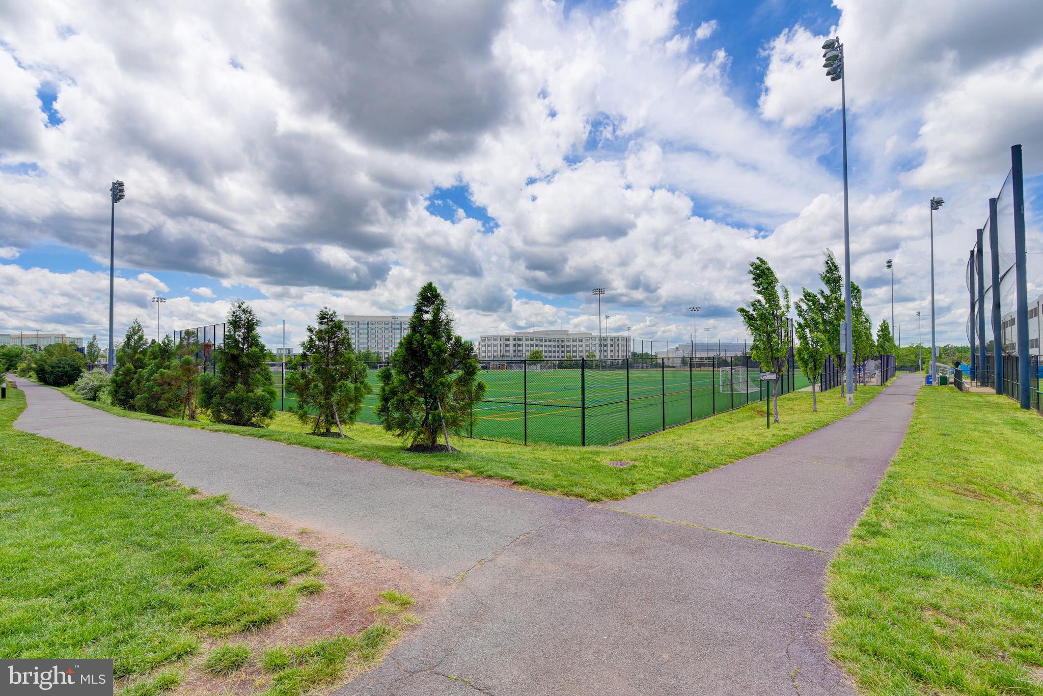 DISCOVERY SQUARE - Residential