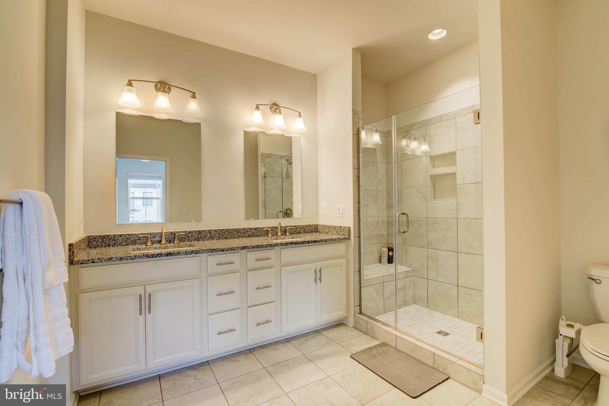 DISCOVERY SQUARE - Residential