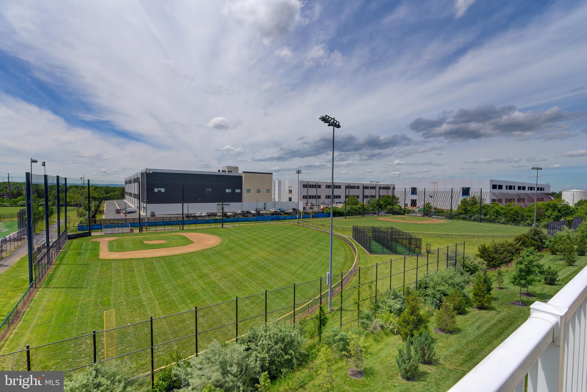 DISCOVERY SQUARE - Residential