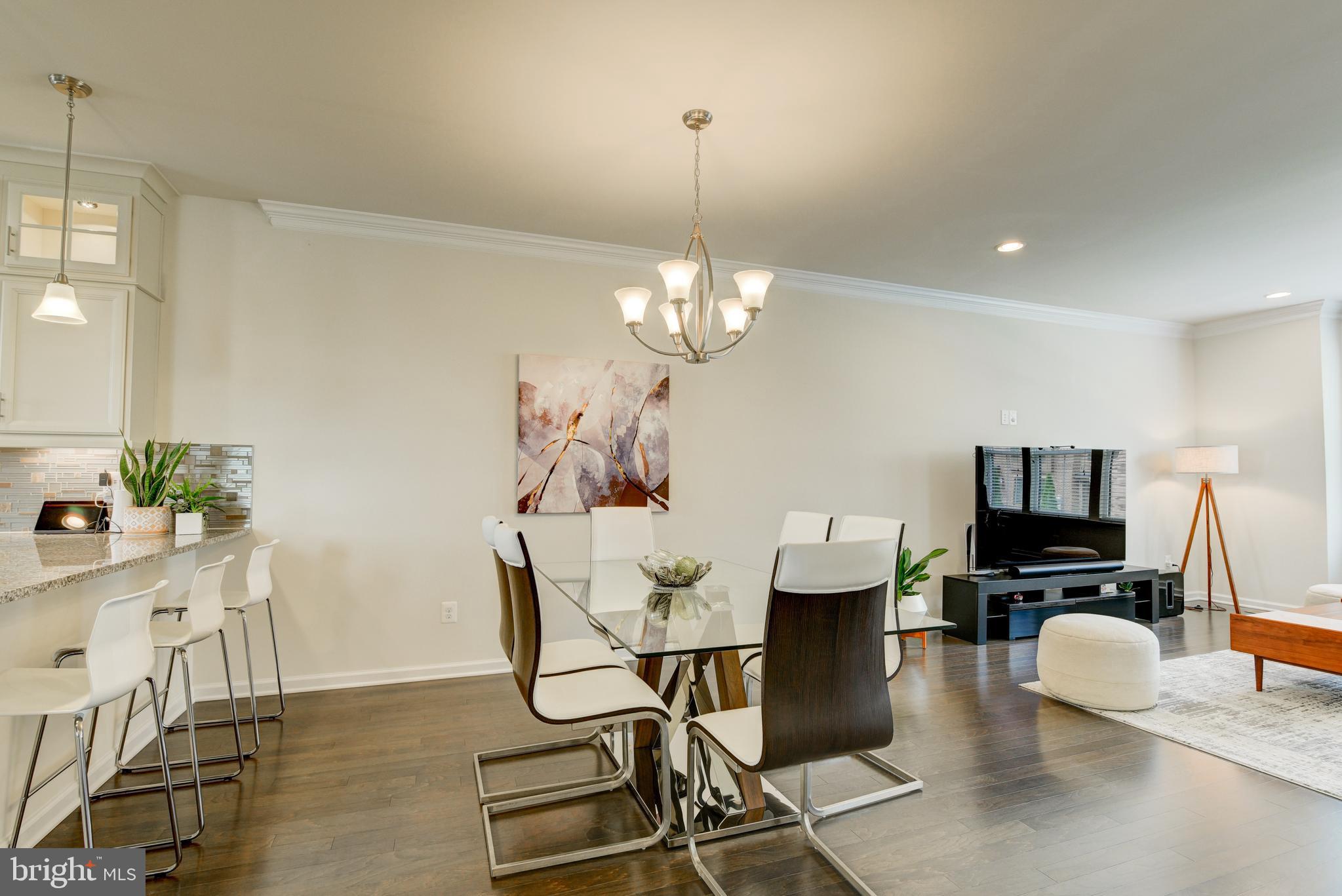 DISCOVERY SQUARE - Residential