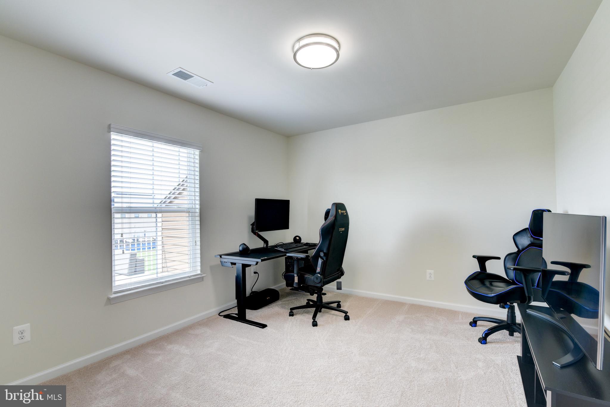 DISCOVERY SQUARE - Residential