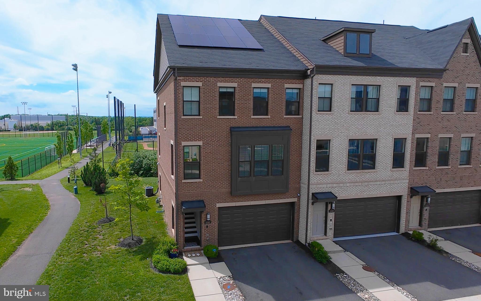 DISCOVERY SQUARE - Residential