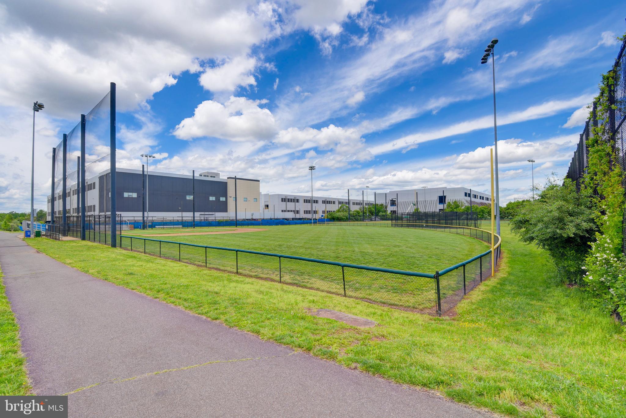 DISCOVERY SQUARE - Residential