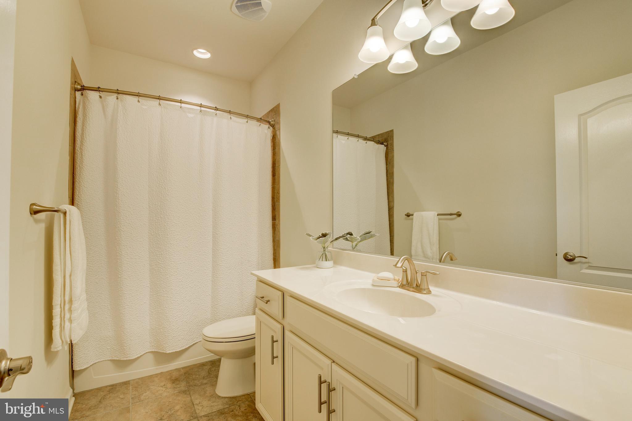 DISCOVERY SQUARE - Residential