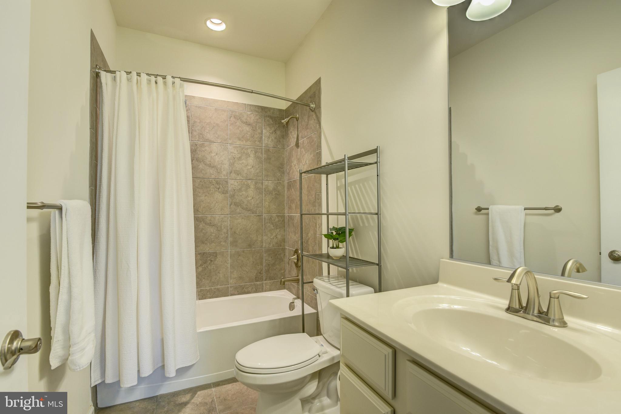 DISCOVERY SQUARE - Residential