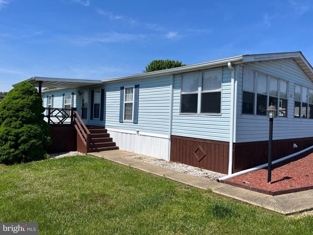 Photo of 201 FAWN MEADOW XING, LANCASTER, PA 17603 (MLS # PALA2035006)