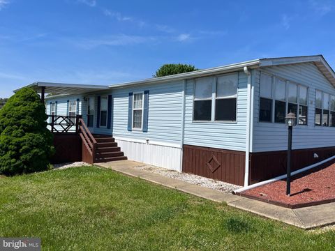 Photo of 201 FAWN MEADOW XING, LANCASTER, PA 17603 (MLS # PALA2035006)