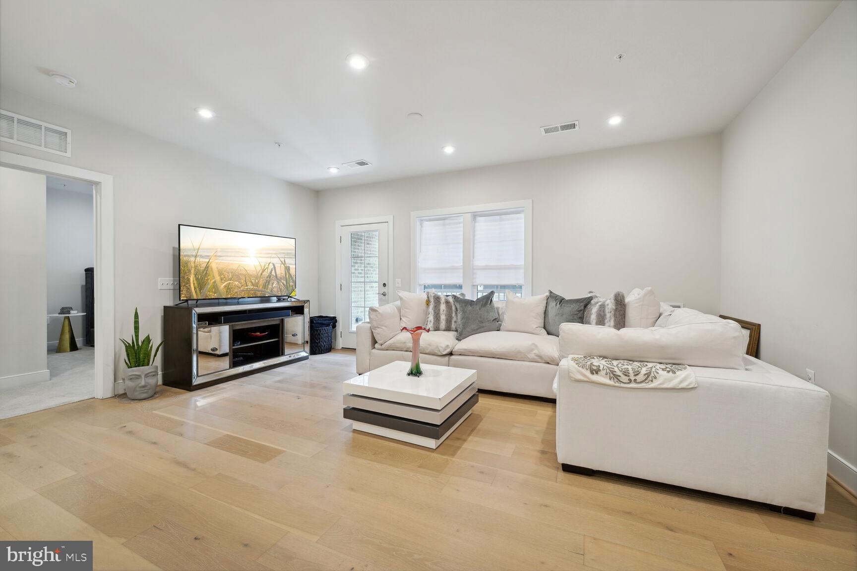 METROPARK AT ARROWBROOK - Residential