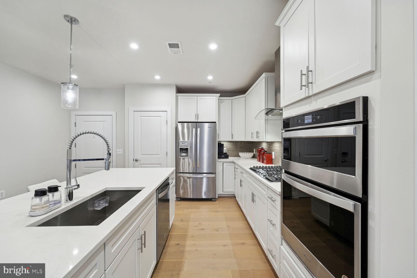 METROPARK AT ARROWBROOK - Residential