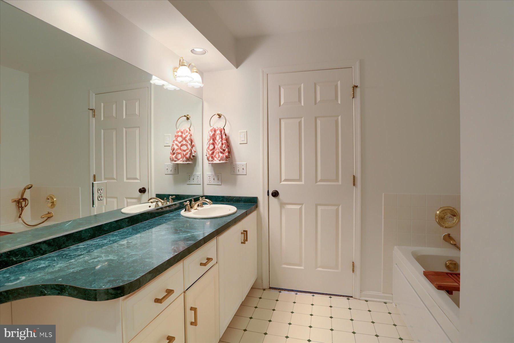 CAMBRIDGE COMMONS - Residential