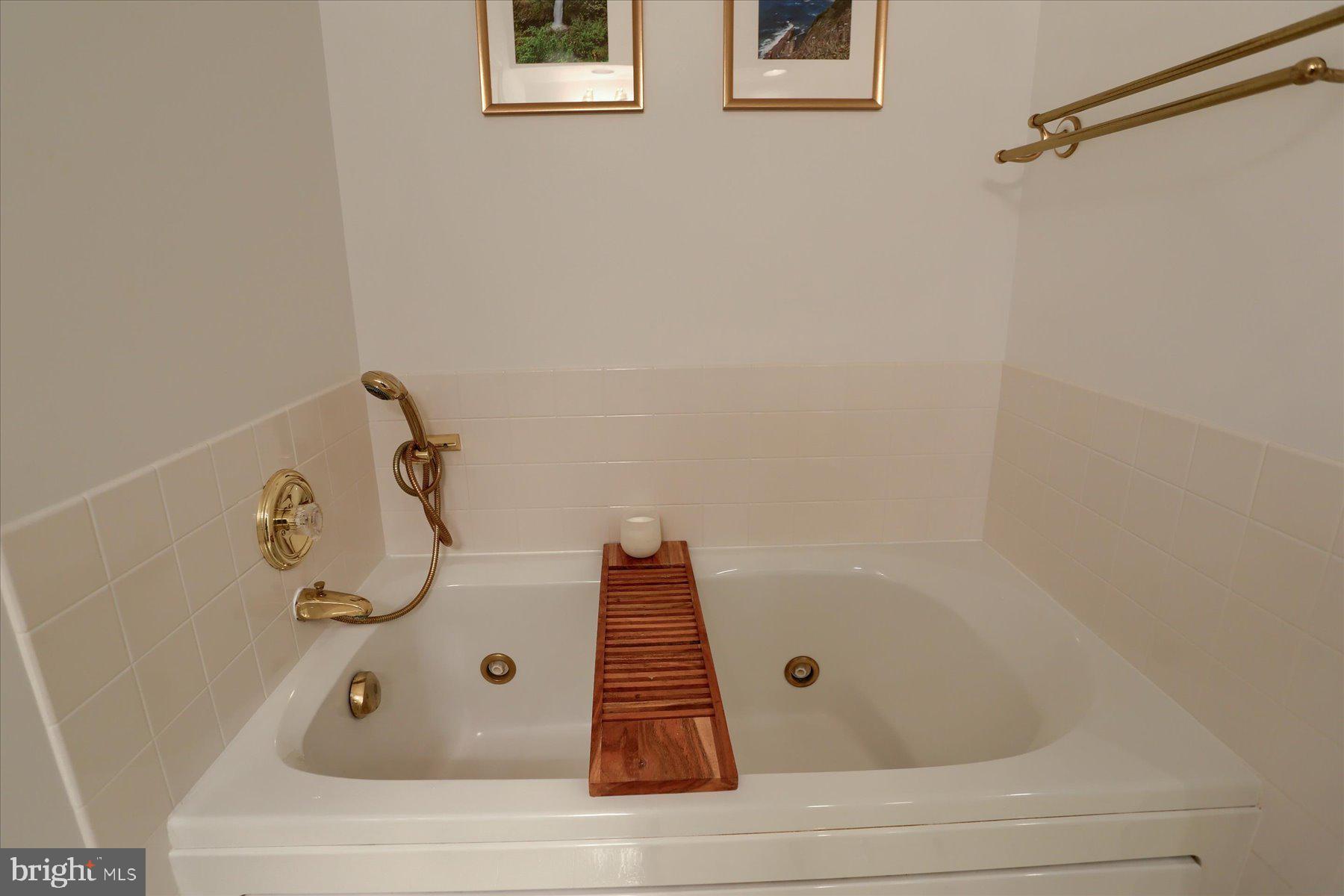 CAMBRIDGE COMMONS - Residential