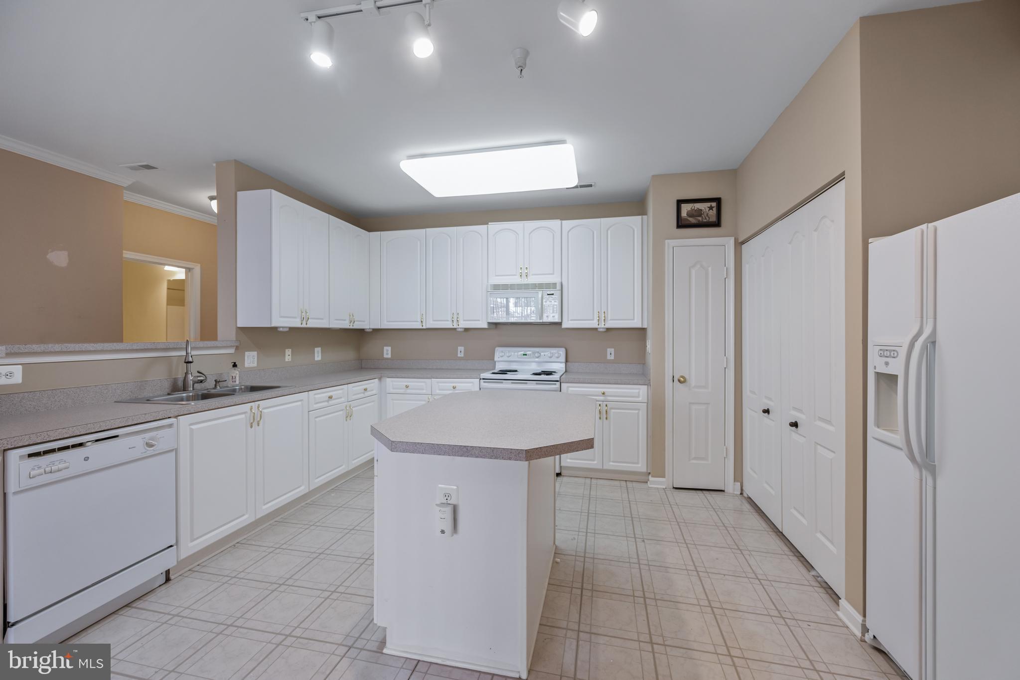 HIGH VIEW AT HUNT VALLEY - Residential Lease