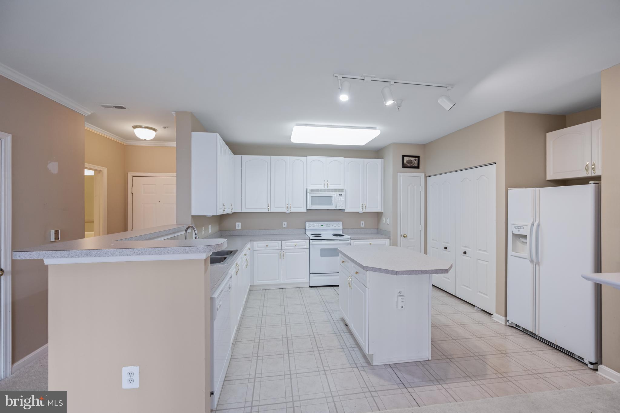 HIGH VIEW AT HUNT VALLEY - Residential Lease