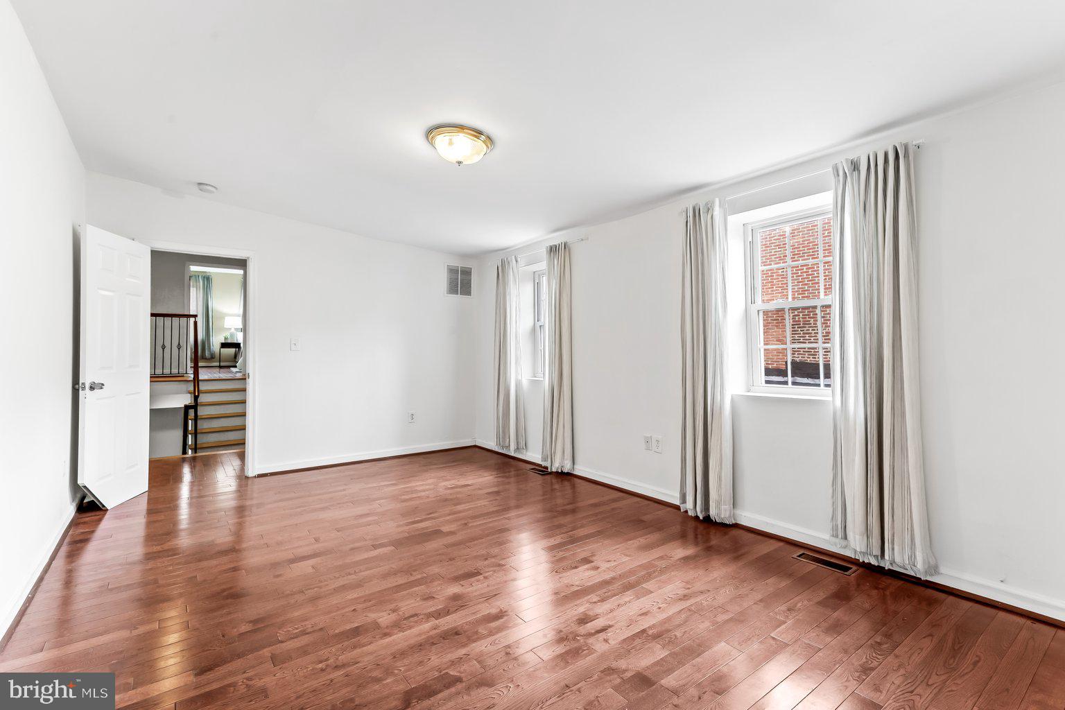 UNION SQUARE - Residential Lease