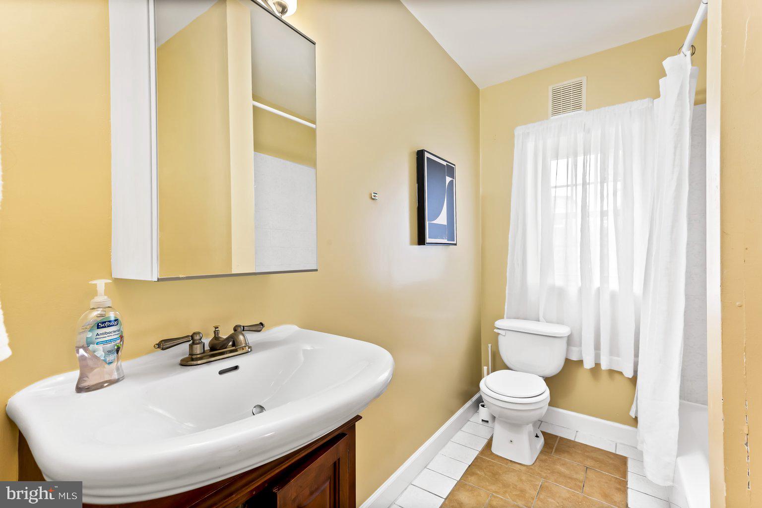 UNION SQUARE - Residential Lease