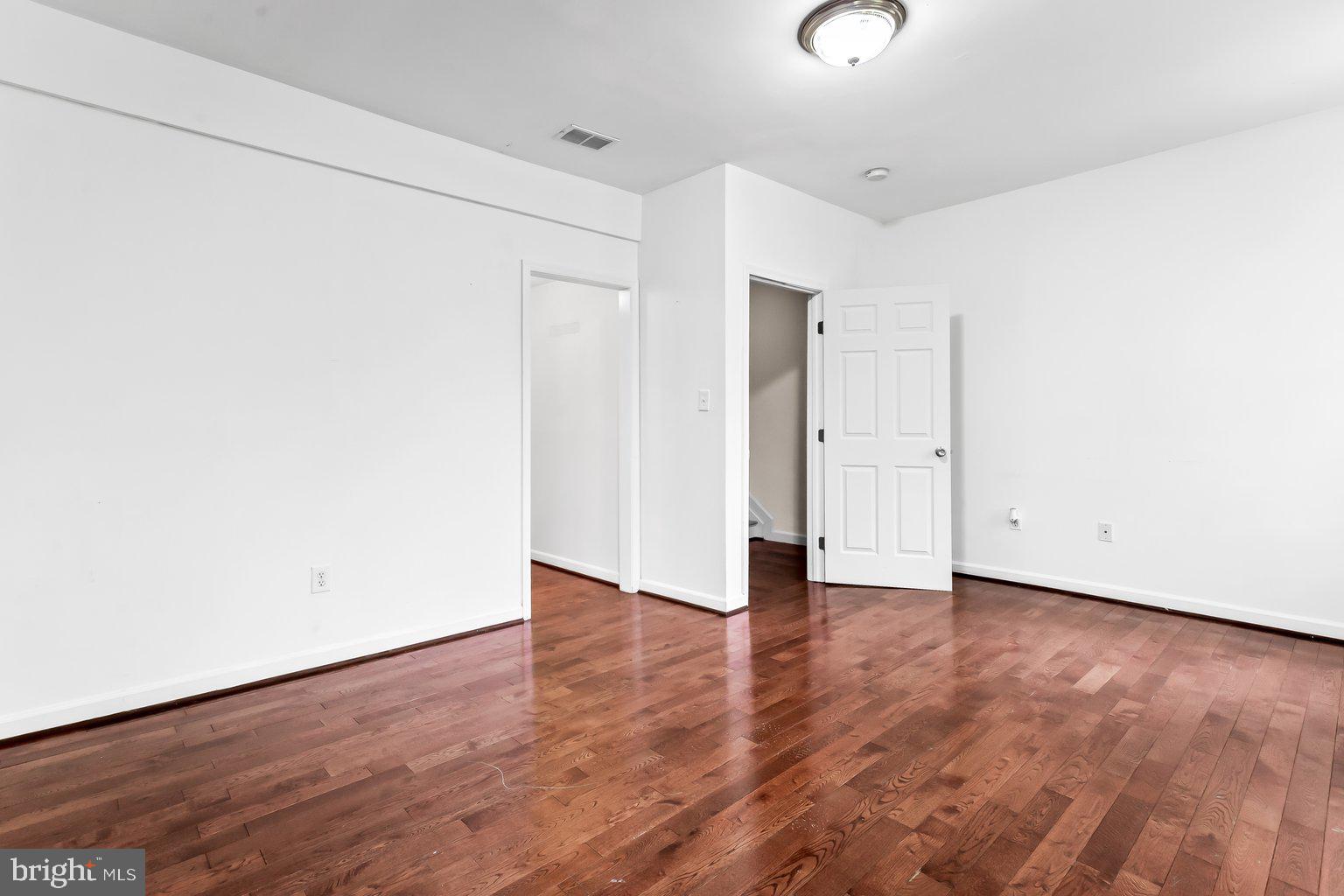 UNION SQUARE - Residential Lease