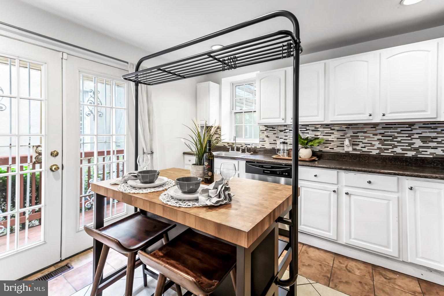 UNION SQUARE - Residential Lease