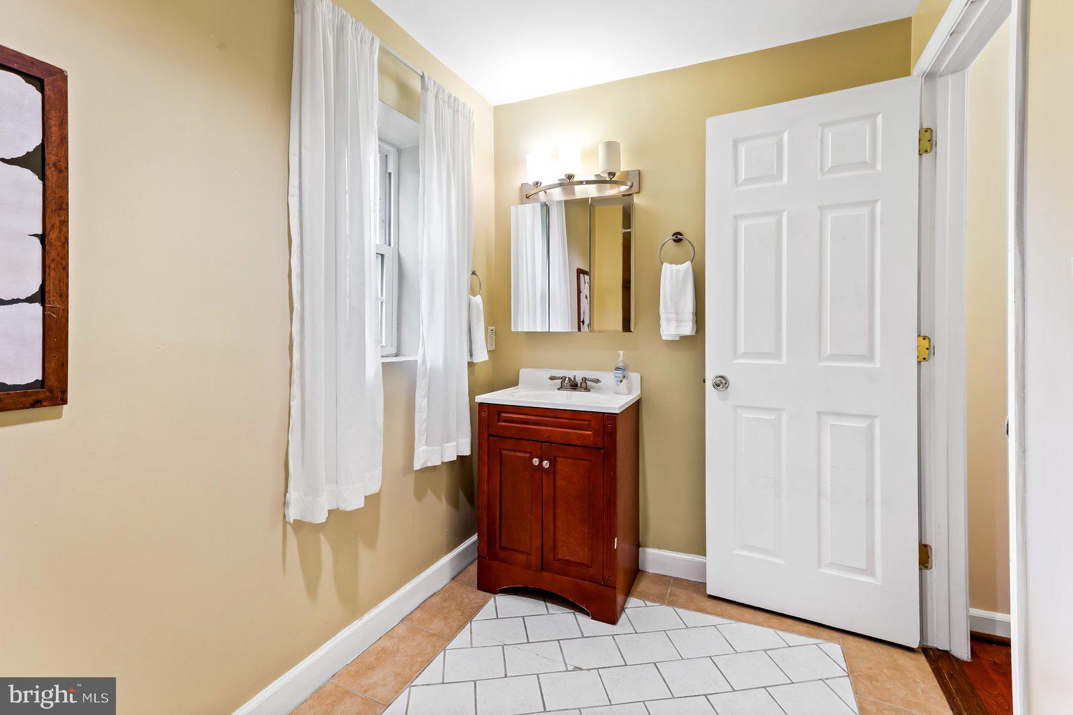 UNION SQUARE - Residential Lease