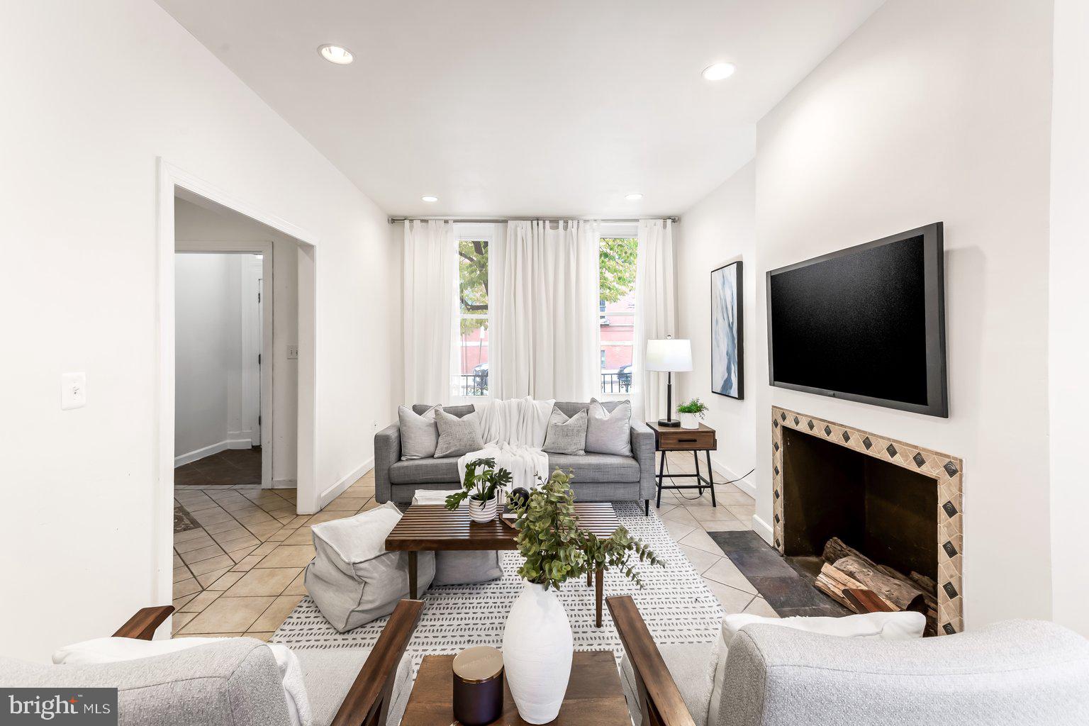 UNION SQUARE - Residential Lease