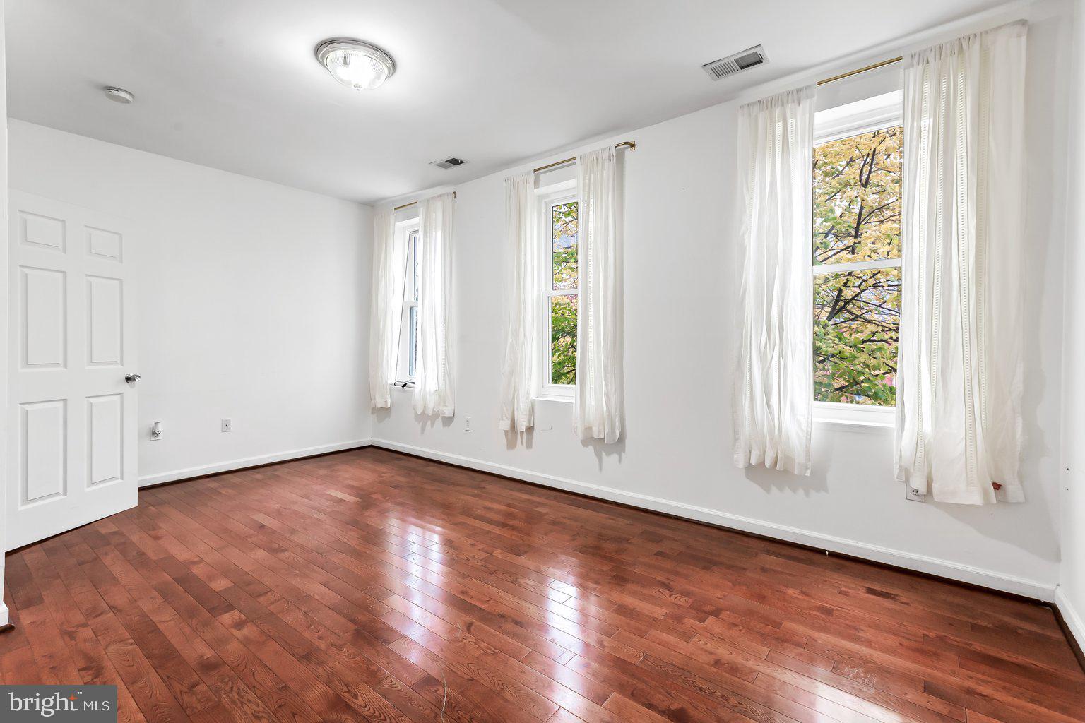 UNION SQUARE - Residential Lease