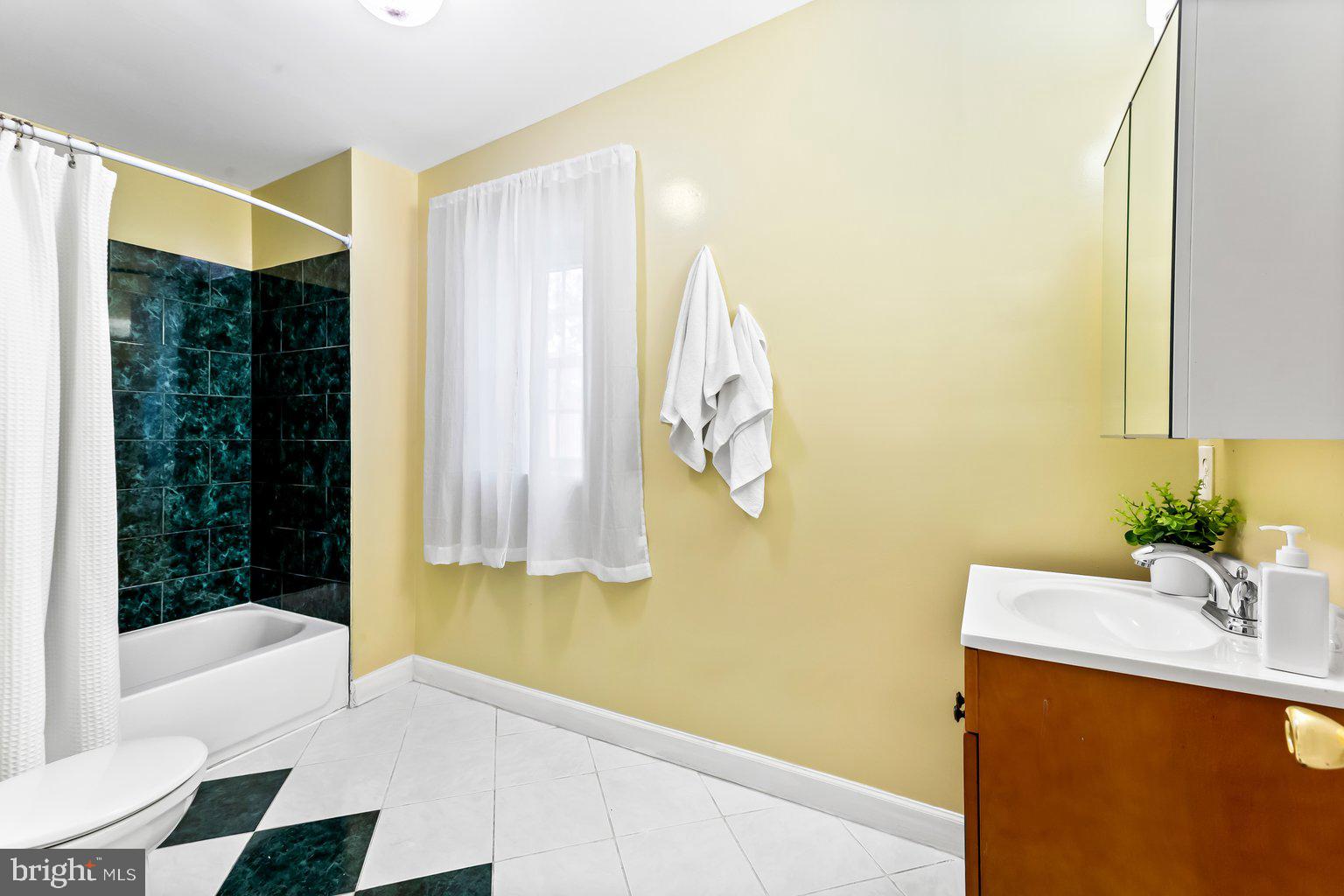 UNION SQUARE - Residential Lease