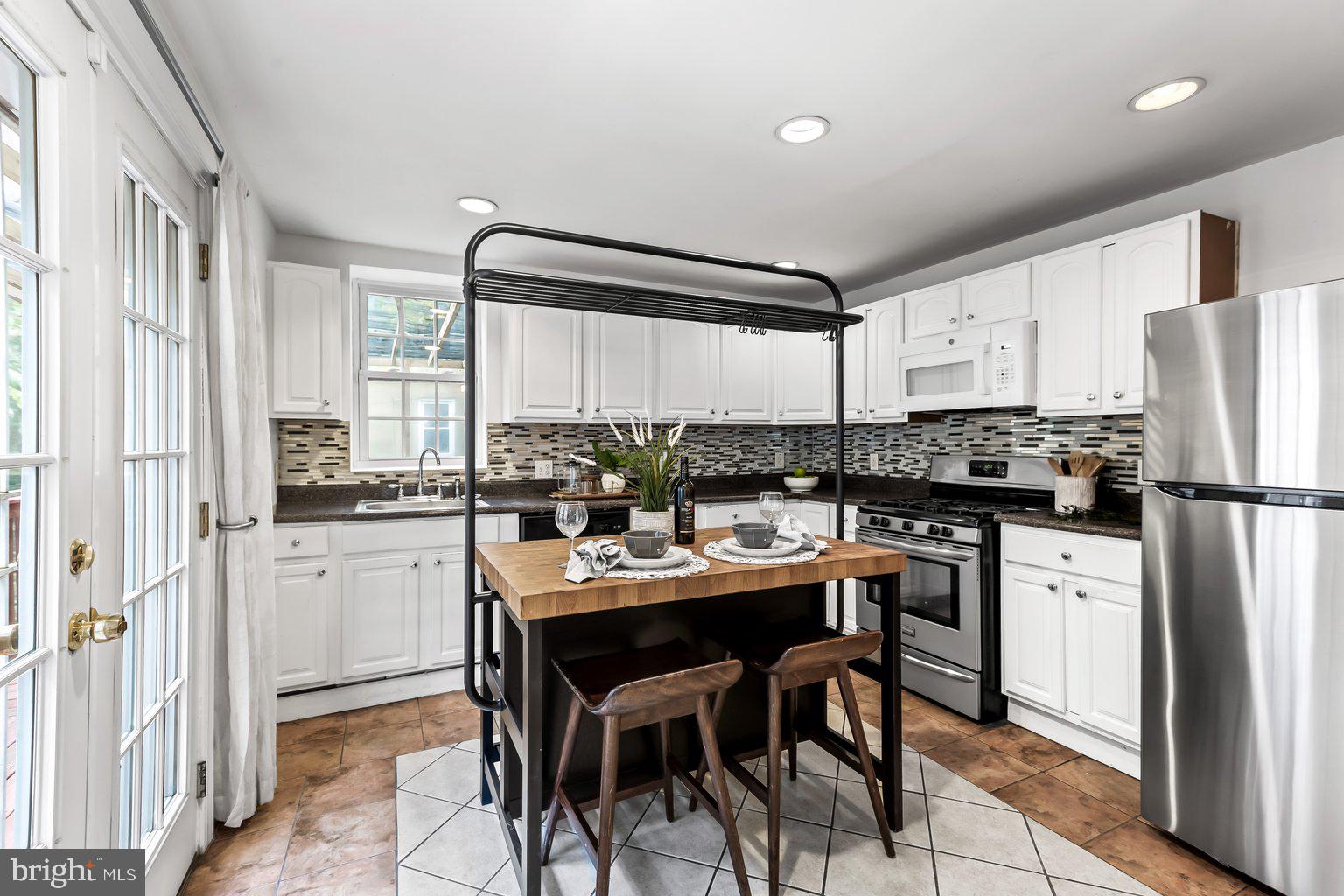 UNION SQUARE - Residential Lease