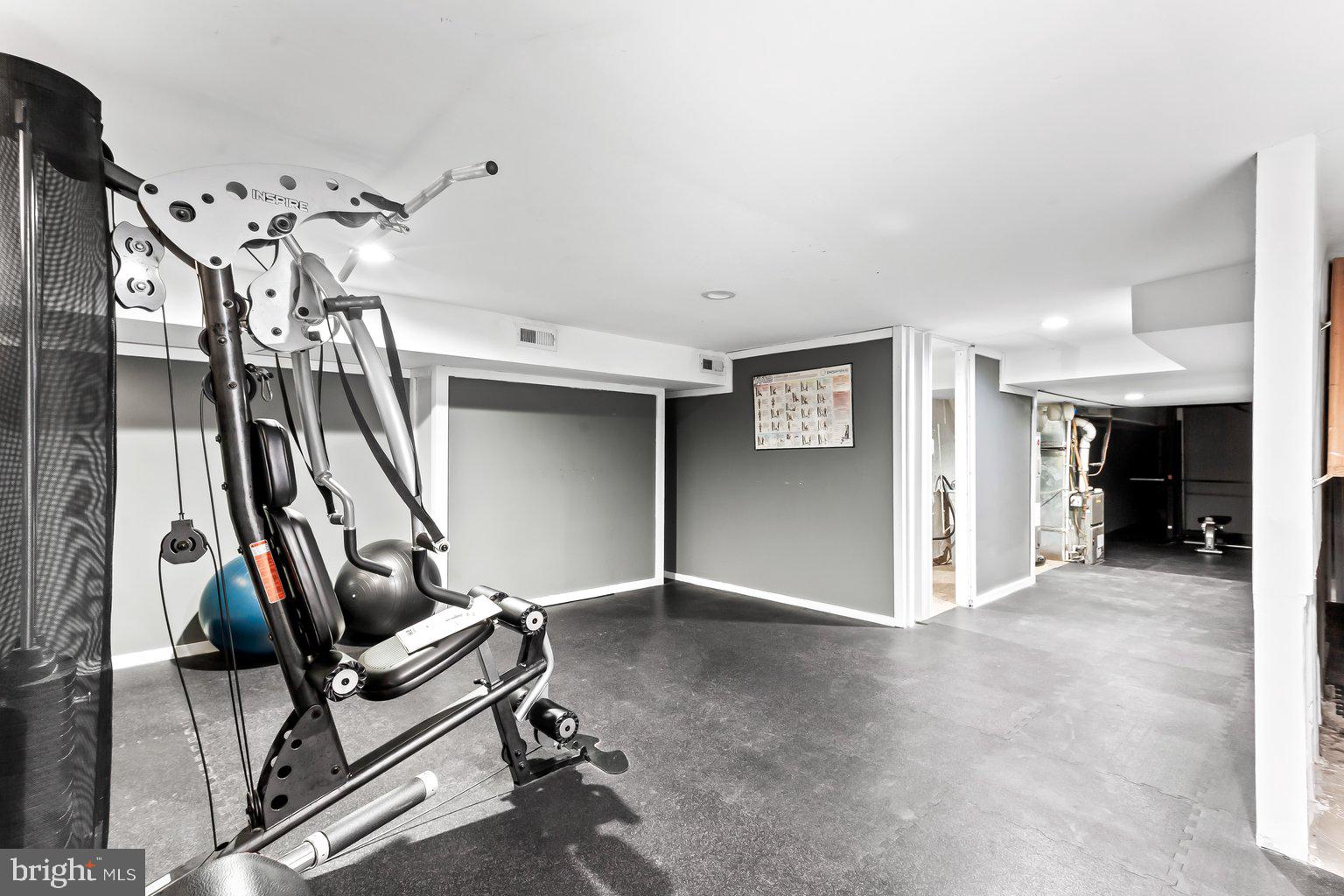 UNION SQUARE - Residential Lease