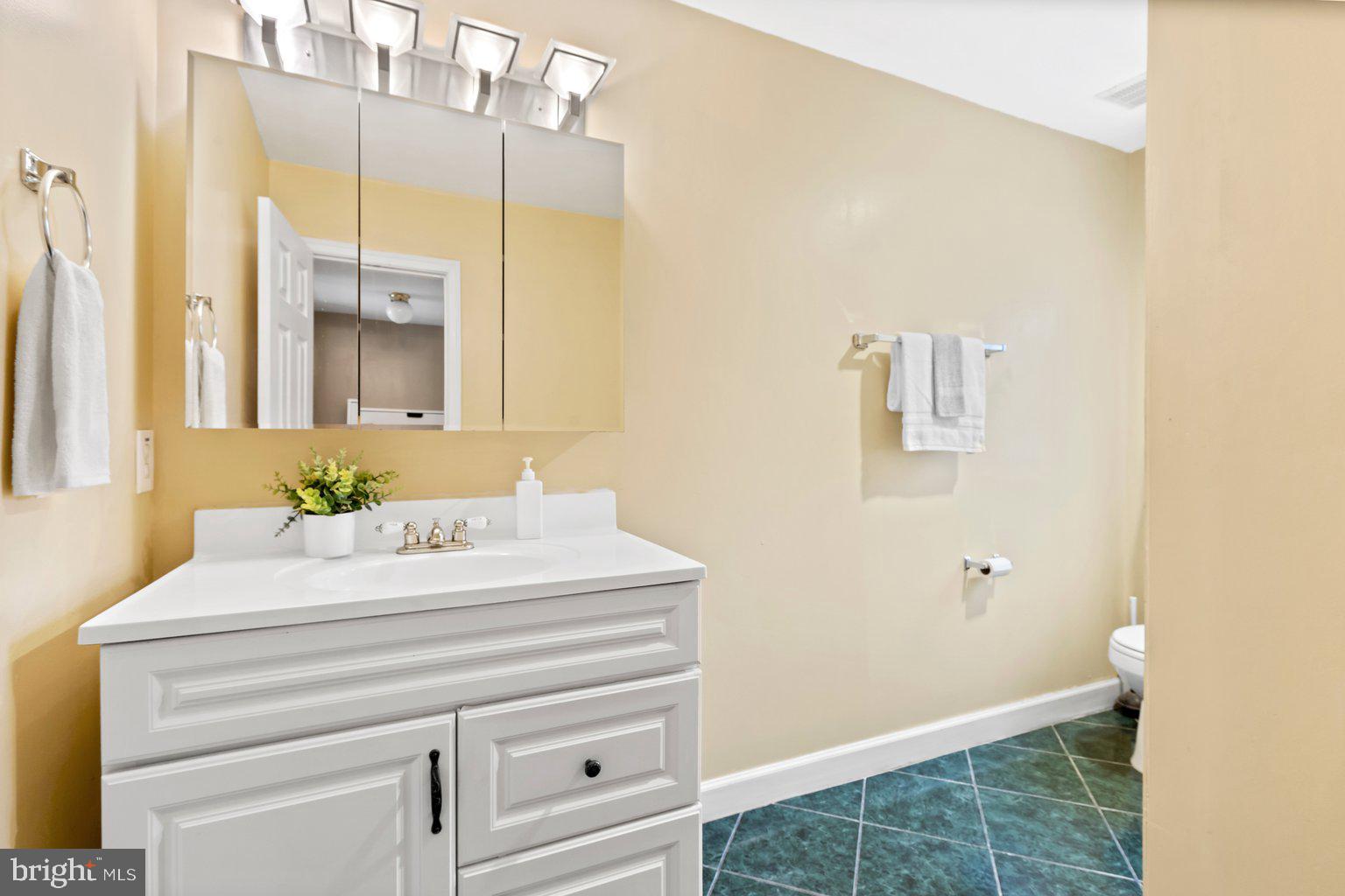 UNION SQUARE - Residential Lease