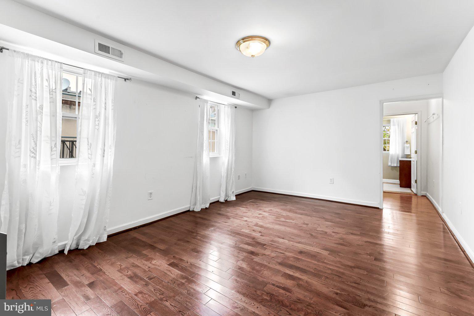 UNION SQUARE - Residential Lease