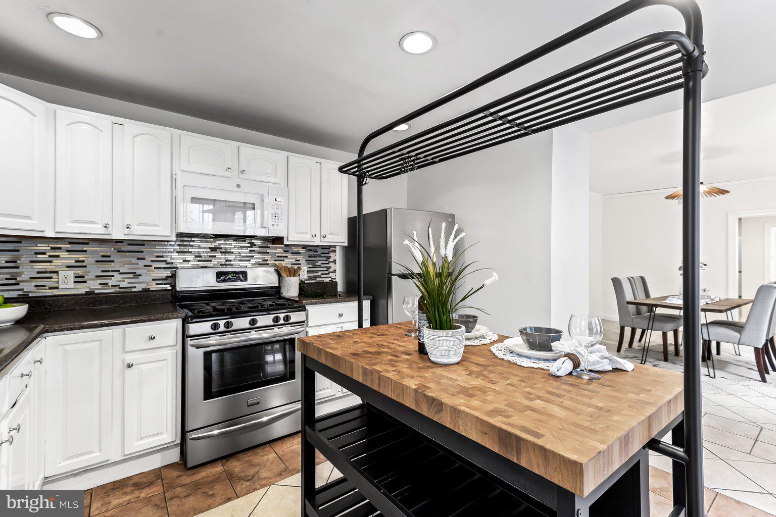 UNION SQUARE - Residential Lease