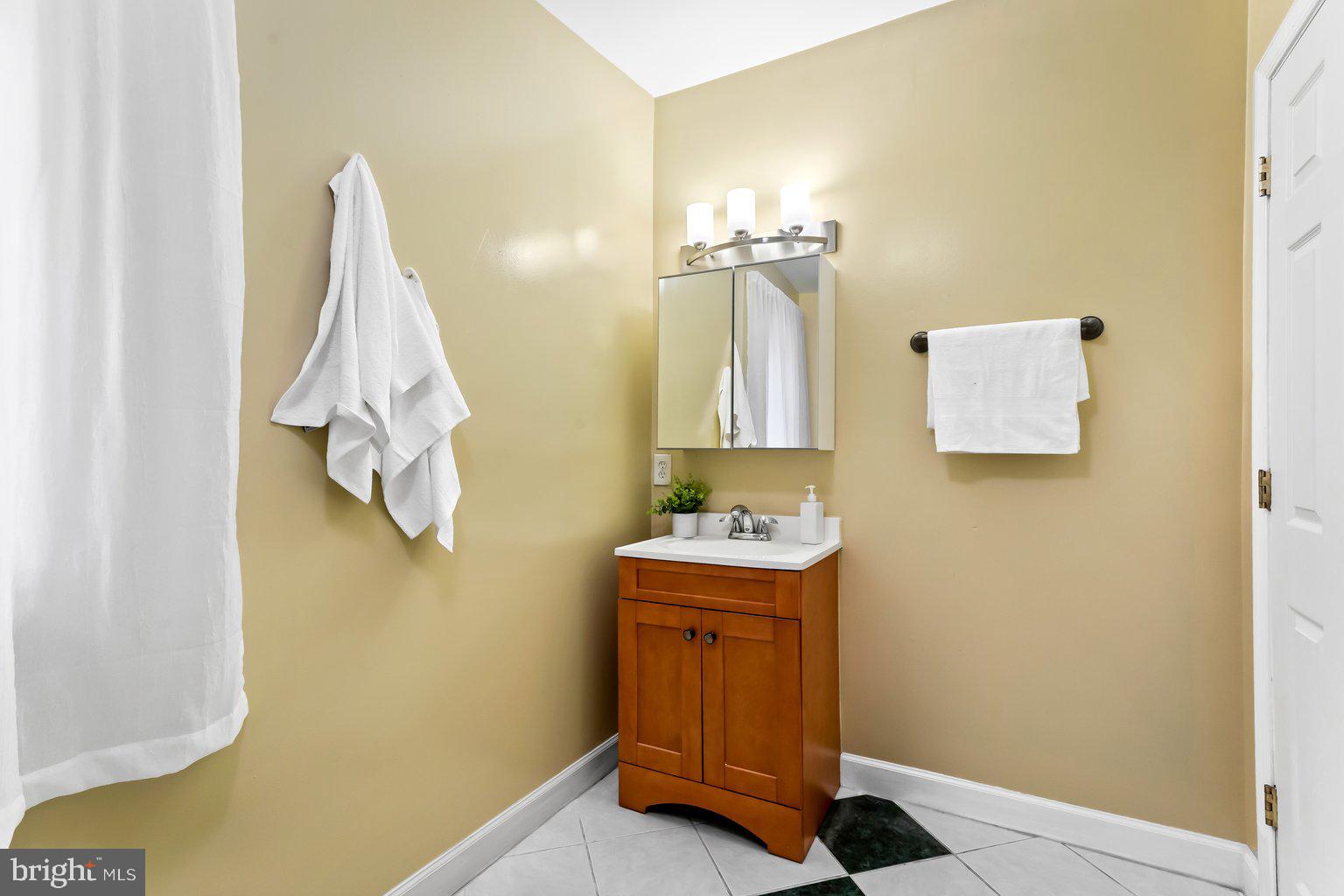 UNION SQUARE - Residential Lease