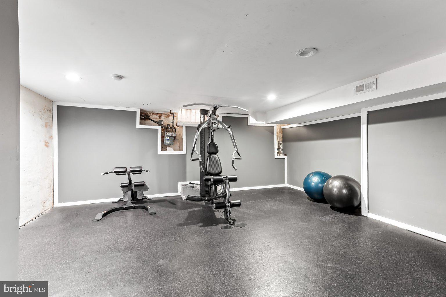 UNION SQUARE - Residential Lease