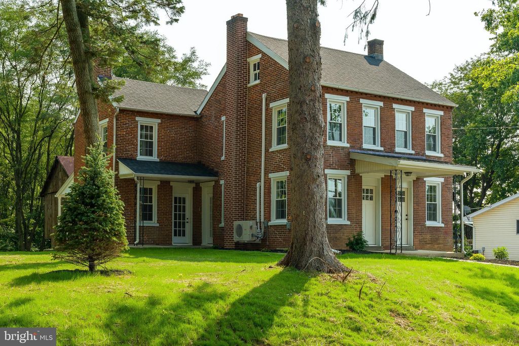 Photo of 160 WALNUT HILL RD, MILLERSVILLE, PA 17551 (MLS # PALA2025064)