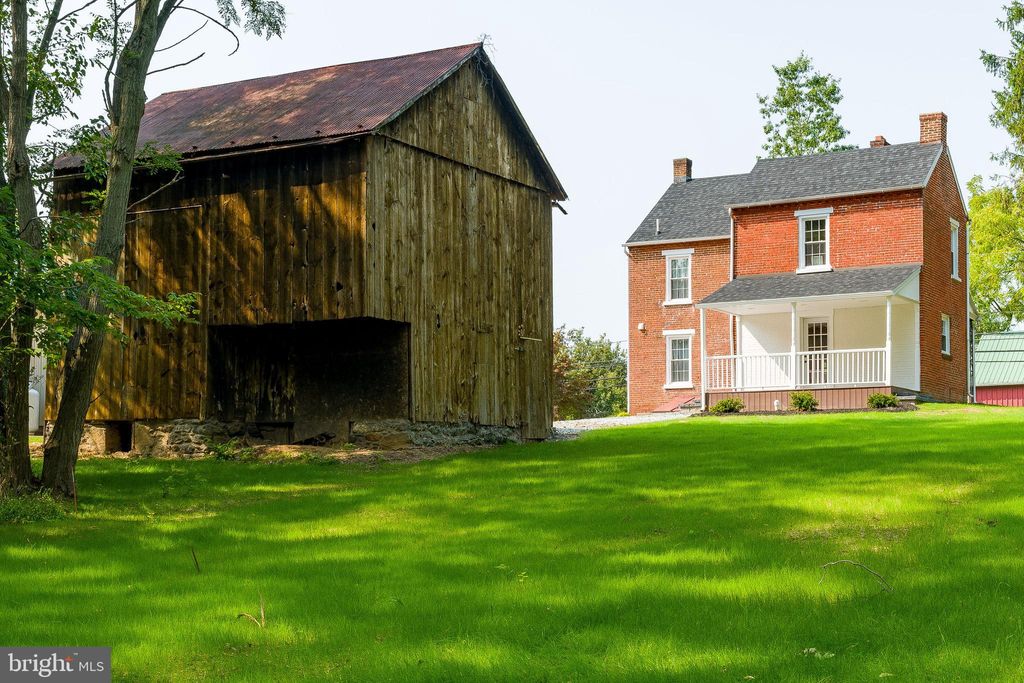 Photo of 160 WALNUT HILL RD, MILLERSVILLE, PA 17551 (MLS # PALA2025064)