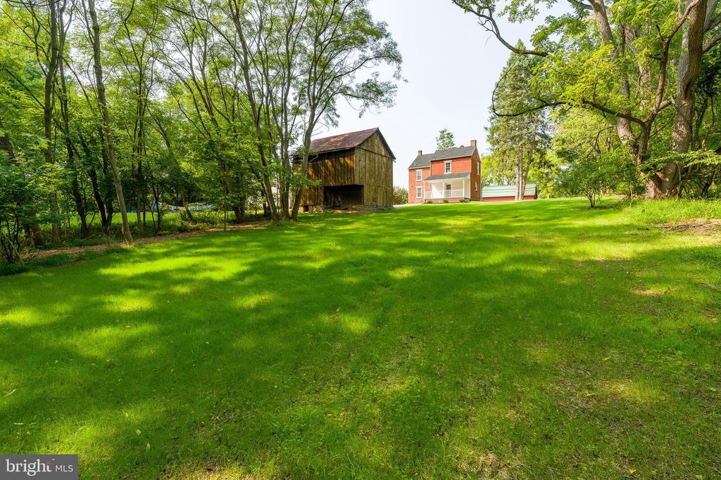 Photo of 160 WALNUT HILL RD, MILLERSVILLE, PA 17551 (MLS # PALA2025064)
