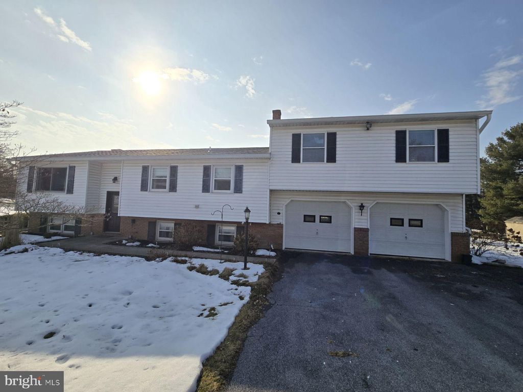 Photo of 3018 Steinruck Road, ELIZABETHTOWN, PA 17022 (MLS # PADA2056418)