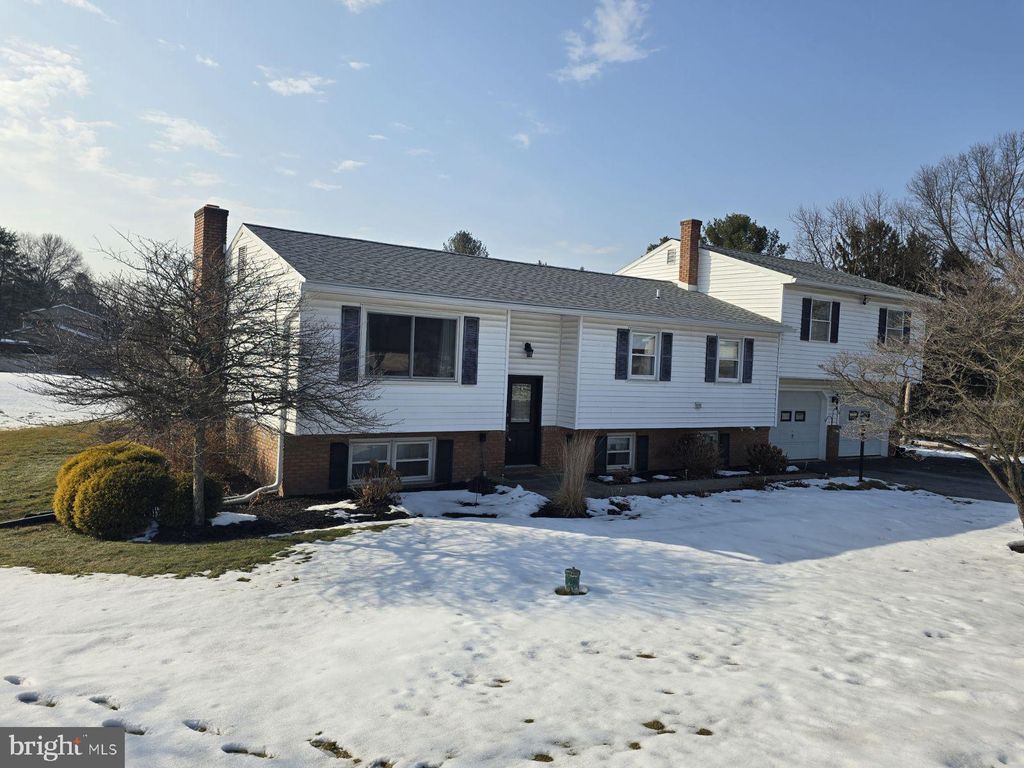 Photo of 3018 Steinruck Road, ELIZABETHTOWN, PA 17022 (MLS # PADA2056418)